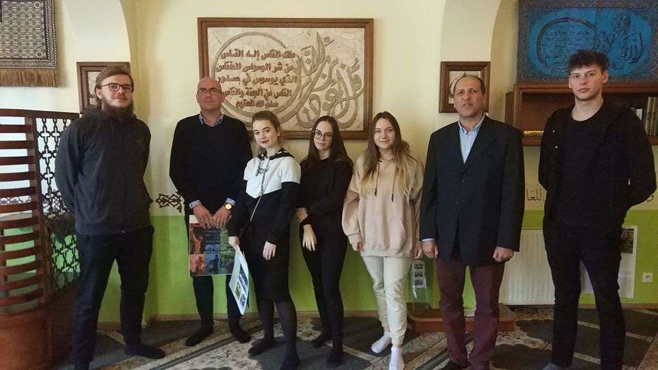 Studenci II roku komunikacji europejskiej w Muzułmańskim Centrum Kulturalno-Oświatowym w Poznaniu