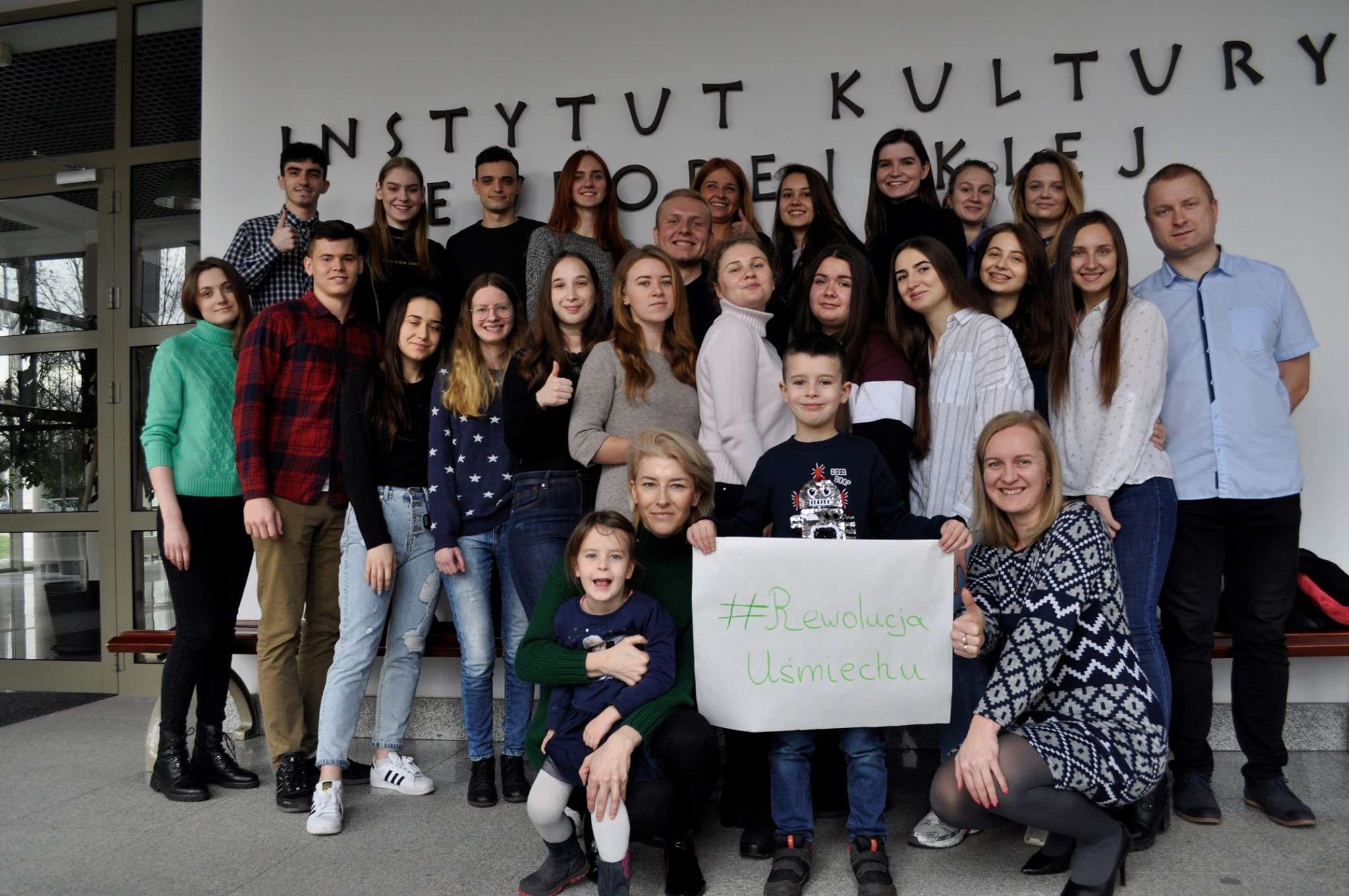 Akcja #RewolucjaUśmiechu – wspieramy Damiana Julkowskiego, studenta komunikacji europejskiej